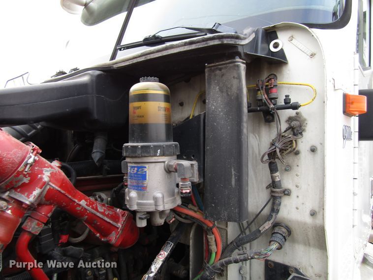 image for item DG6745 2005 International 9200 semi truck