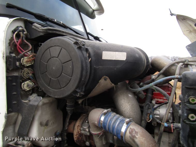 image for item DG6745 2005 International 9200 semi truck