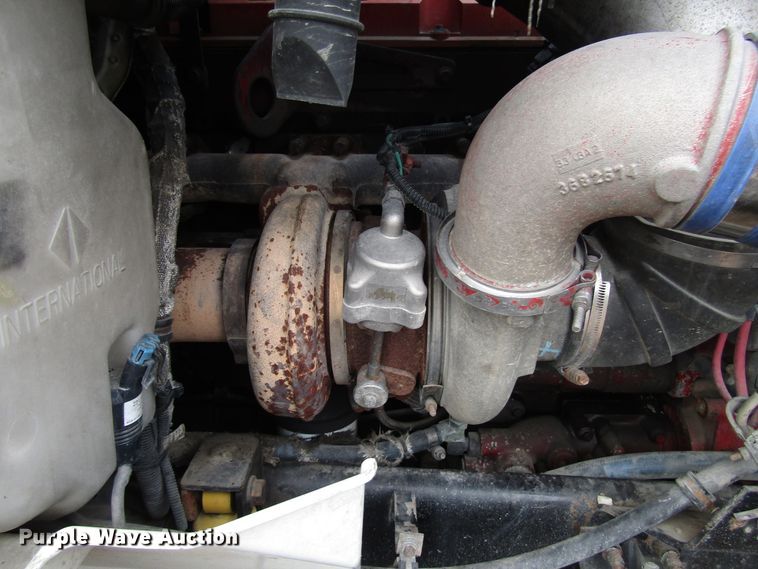 image for item DG6745 2005 International 9200 semi truck