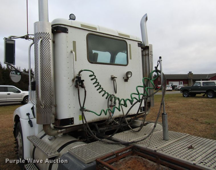 image for item DG6745 2005 International 9200 semi truck