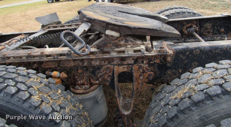 image for item DG6745 2005 International 9200 semi truck