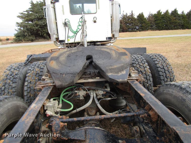 image for item DG6745 2005 International 9200 semi truck