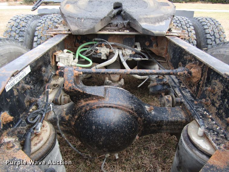 image for item DG6745 2005 International 9200 semi truck