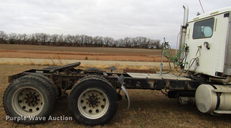 image for item DG6745 2005 International 9200 semi truck