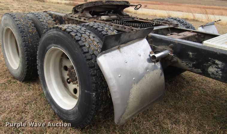 image for item DG6745 2005 International 9200 semi truck