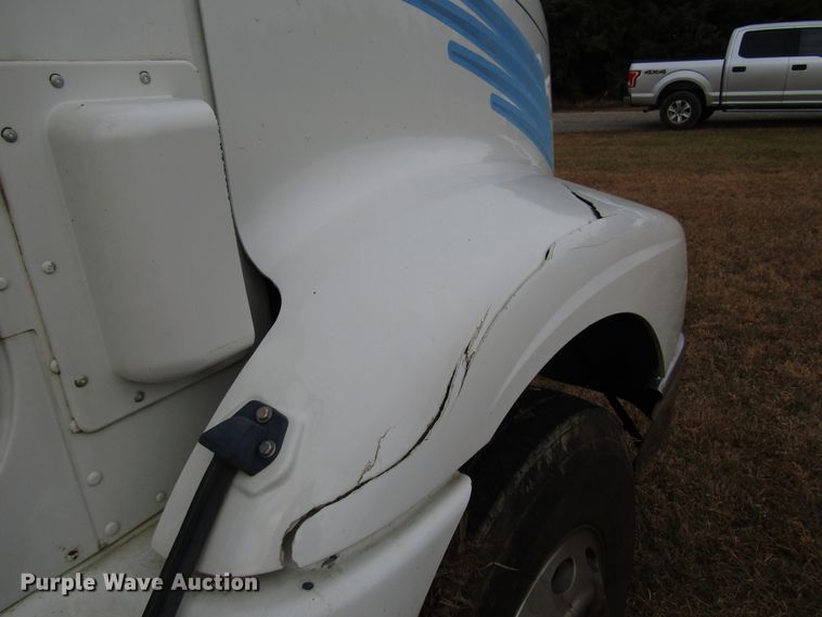 image for item DG6745 2005 International 9200 semi truck