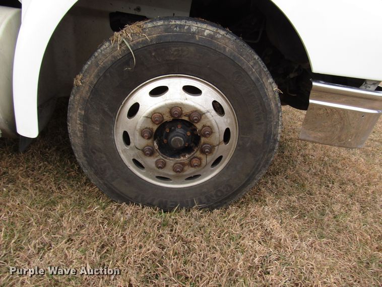 image for item DG6745 2005 International 9200 semi truck