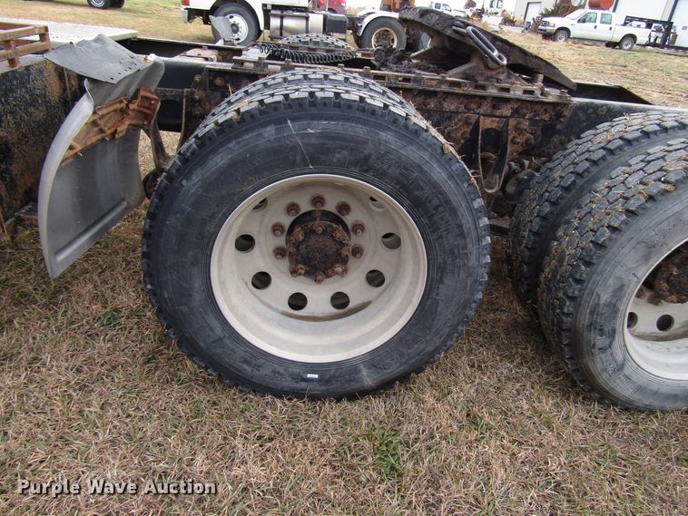 image for item DG6745 2005 International 9200 semi truck