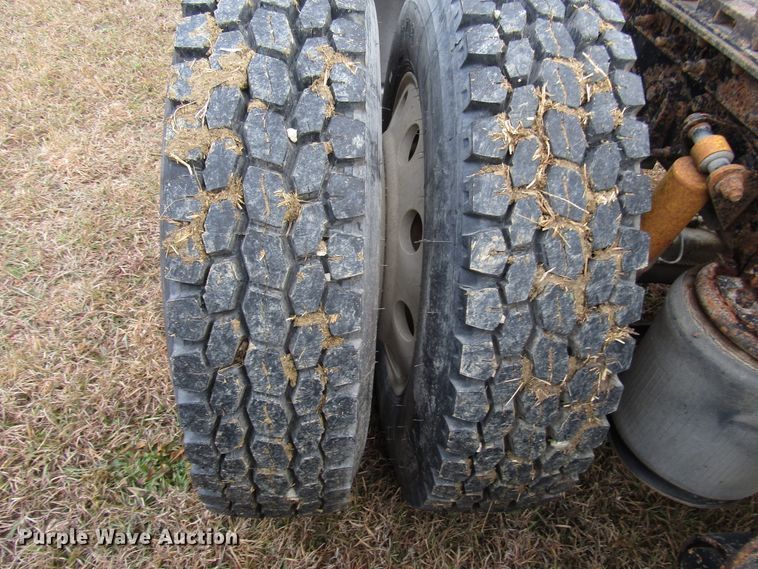 image for item DG6745 2005 International 9200 semi truck