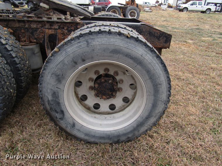 image for item DG6745 2005 International 9200 semi truck