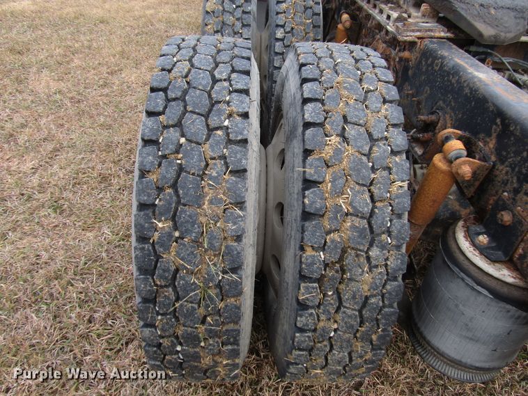 image for item DG6745 2005 International 9200 semi truck