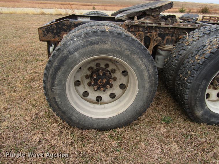 image for item DG6745 2005 International 9200 semi truck