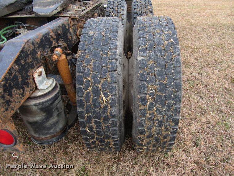 image for item DG6745 2005 International 9200 semi truck