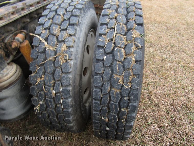 image for item DG6745 2005 International 9200 semi truck