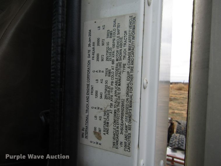 image for item DG6745 2005 International 9200 semi truck