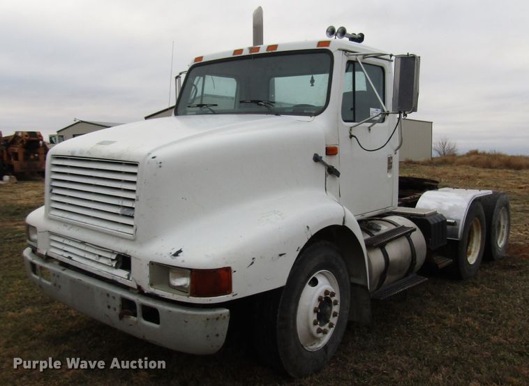 image for item DG6746 1996 International 8200 semi truck