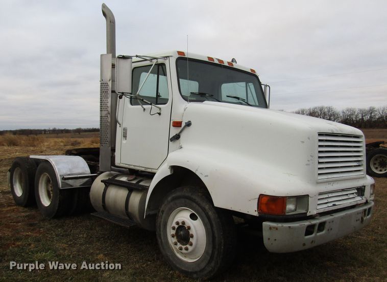 image for item DG6746 1996 International 8200 semi truck