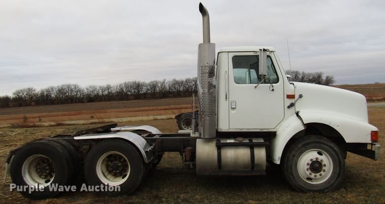 image for item DG6746 1996 International 8200 semi truck