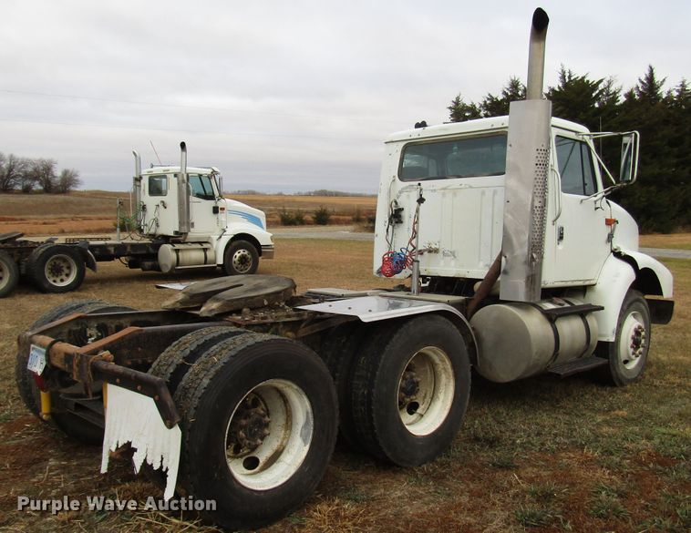 image for item DG6746 1996 International 8200 semi truck