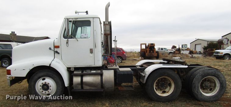image for item DG6746 1996 International 8200 semi truck