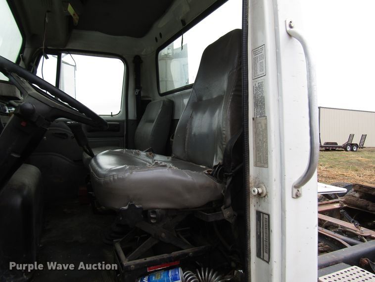 image for item DG6746 1996 International 8200 semi truck