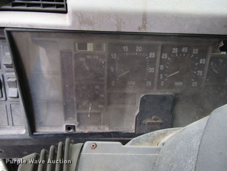 image for item DG6746 1996 International 8200 semi truck