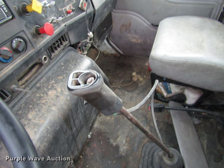 image for item DG6746 1996 International 8200 semi truck