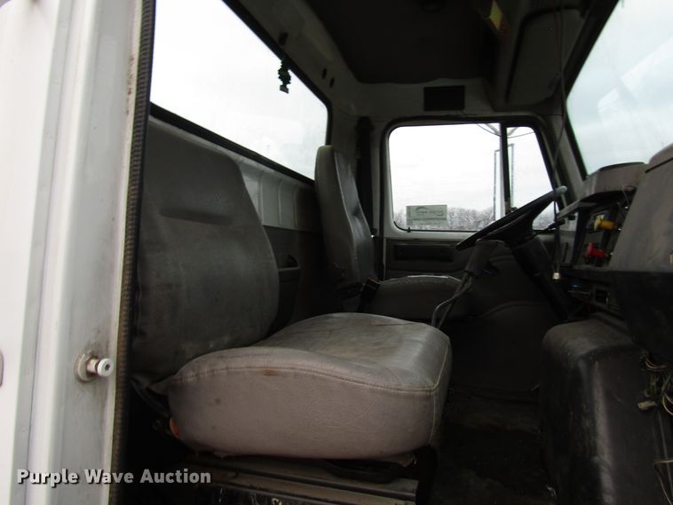 image for item DG6746 1996 International 8200 semi truck