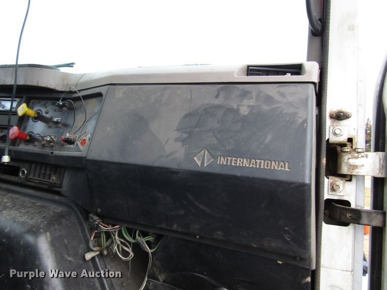 image for item DG6746 1996 International 8200 semi truck