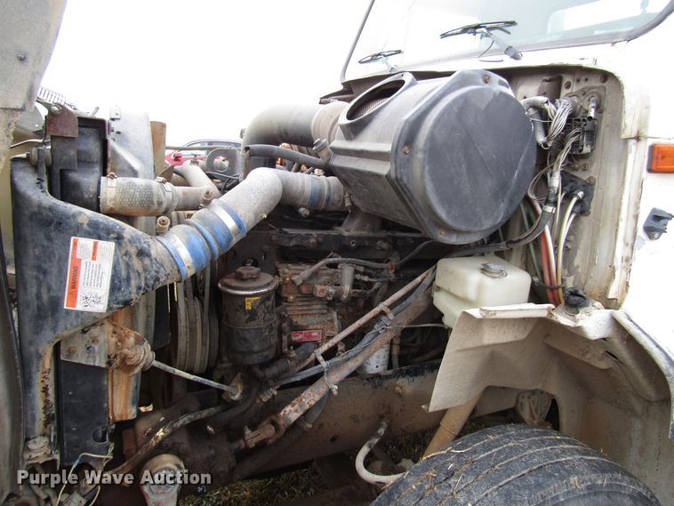 image for item DG6746 1996 International 8200 semi truck