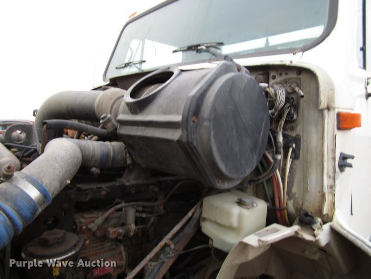 image for item DG6746 1996 International 8200 semi truck