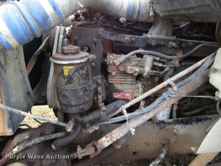 image for item DG6746 1996 International 8200 semi truck