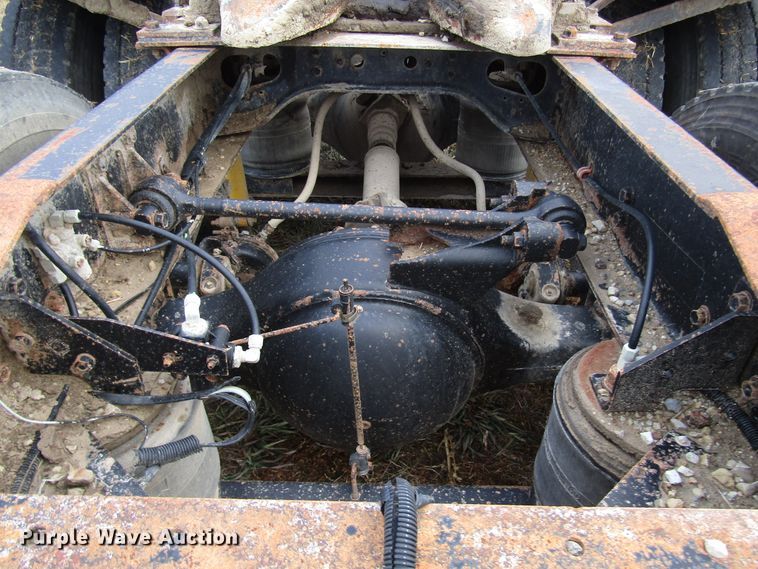 image for item DG6746 1996 International 8200 semi truck