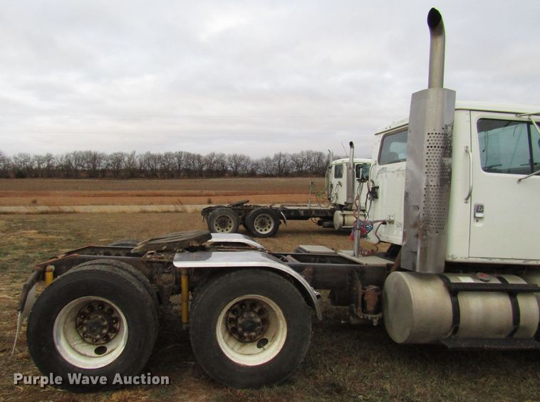 image for item DG6746 1996 International 8200 semi truck