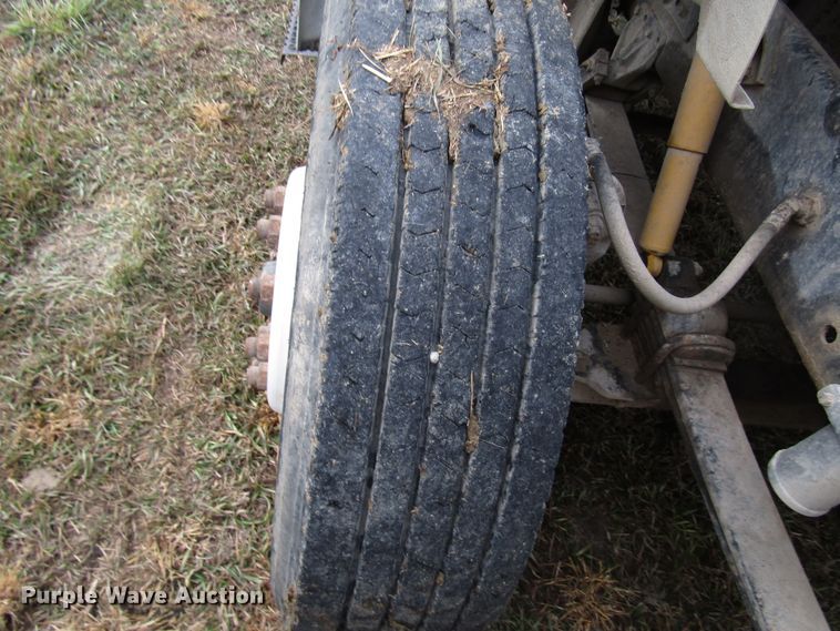 image for item DG6746 1996 International 8200 semi truck