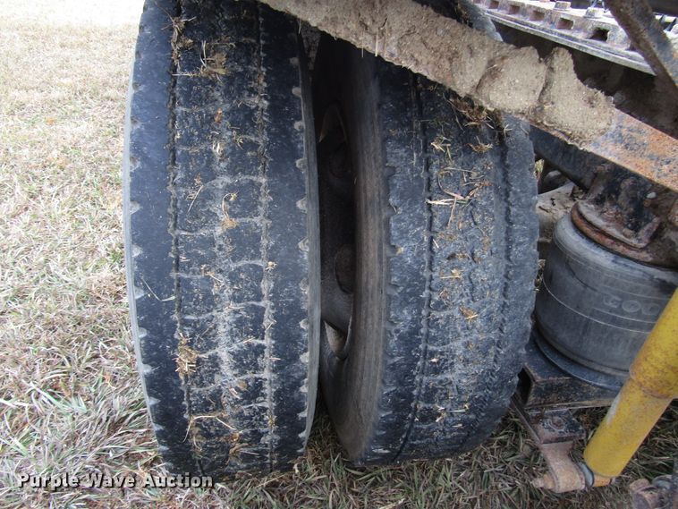 image for item DG6746 1996 International 8200 semi truck