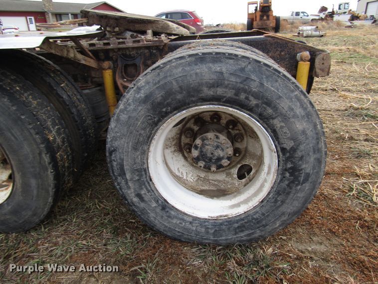 image for item DG6746 1996 International 8200 semi truck