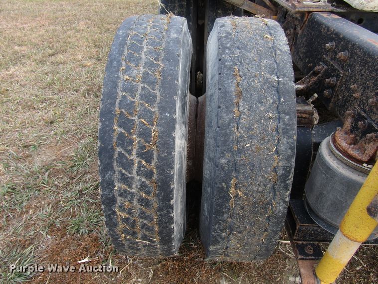 image for item DG6746 1996 International 8200 semi truck