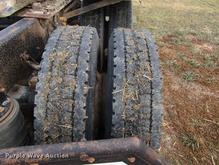 image for item DG6746 1996 International 8200 semi truck