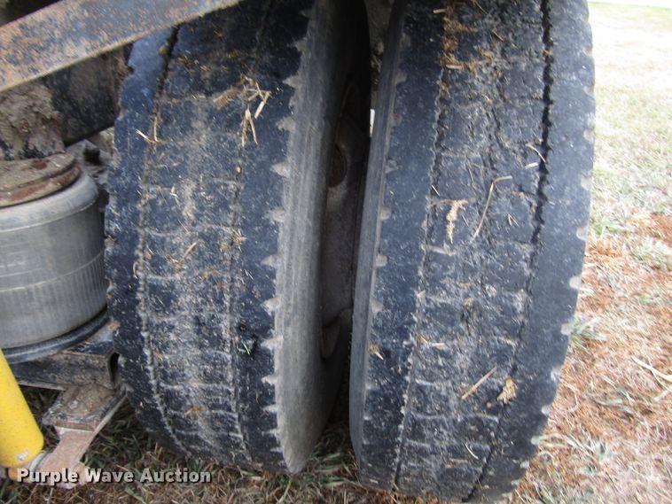 image for item DG6746 1996 International 8200 semi truck