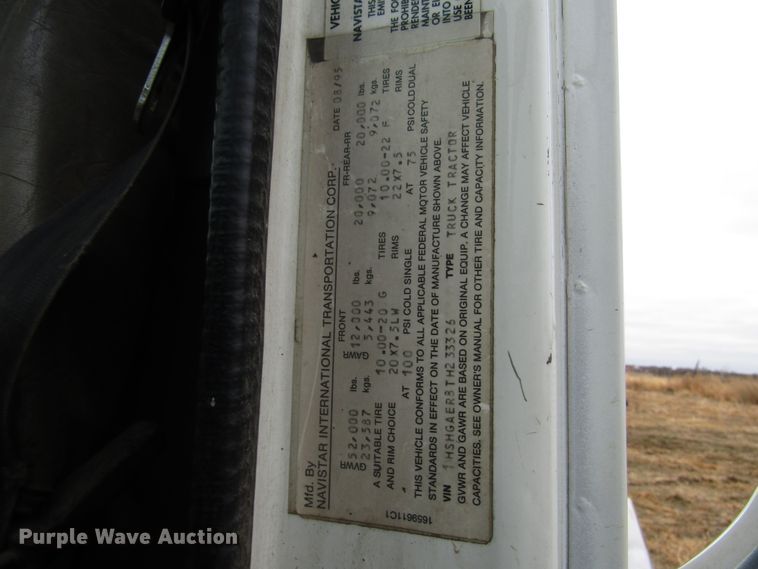 image for item DG6746 1996 International 8200 semi truck