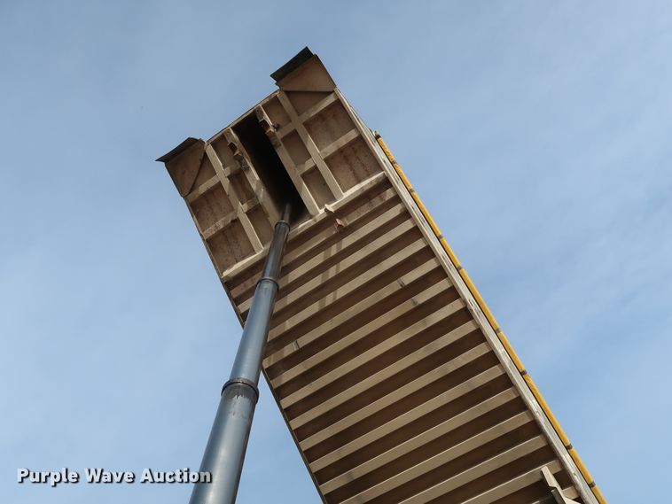 image for item DH0751 1998 R&A T-102 Ram end dump trailer