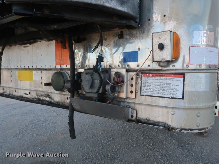 image for item DH0776 1998 Great Dane refrigerated van trailer