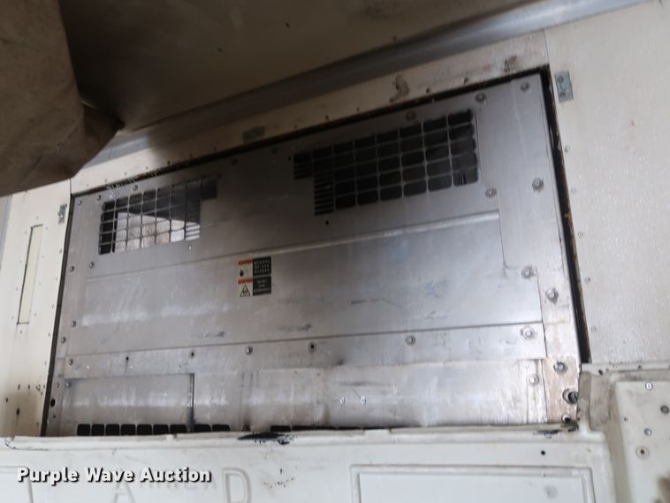 image for item DH0778 1998 Utility VS2R refrigerated van trailer