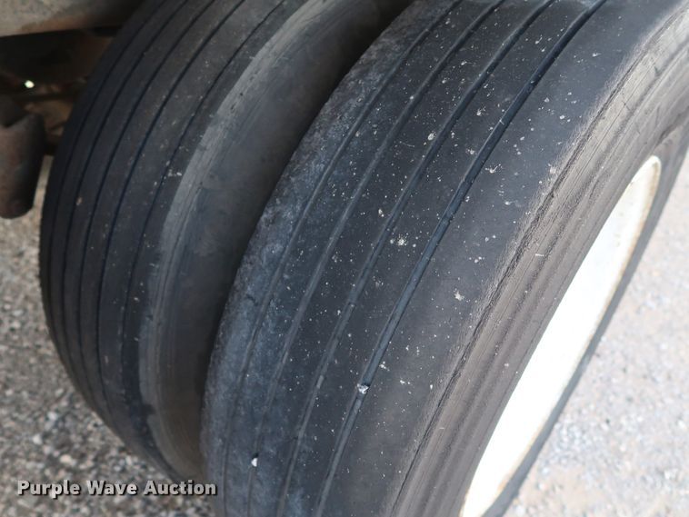 image for item DH0778 1998 Utility VS2R refrigerated van trailer