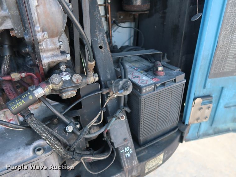 image for item DH0781 1996 Utility VS2R refrigerated van trailer