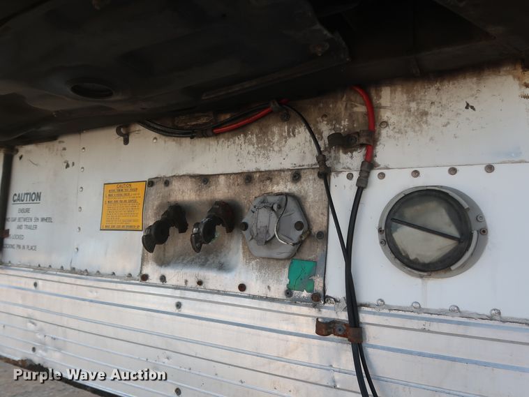 image for item DH0781 1996 Utility VS2R refrigerated van trailer