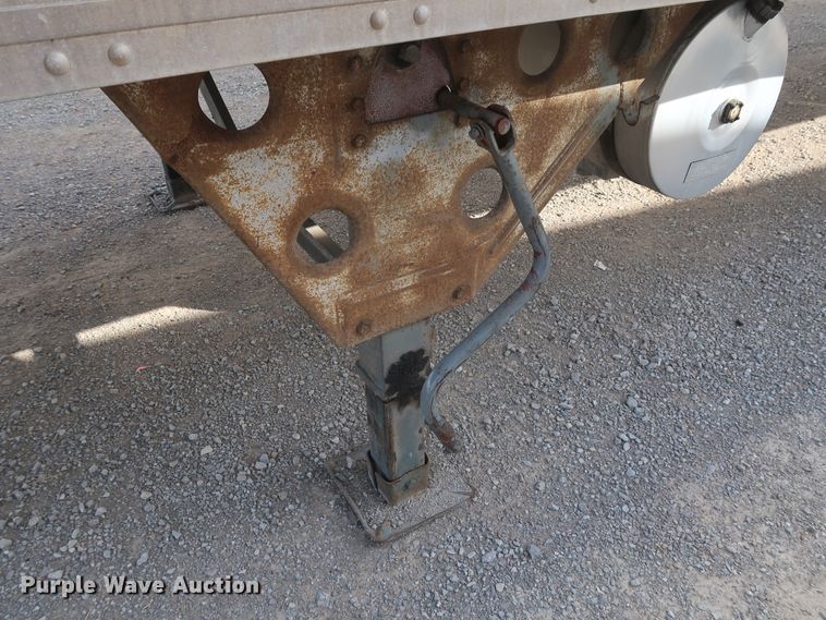 image for item DH0781 1996 Utility VS2R refrigerated van trailer