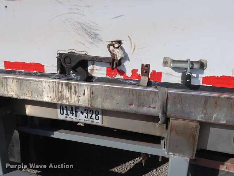 image for item DH0781 1996 Utility VS2R refrigerated van trailer