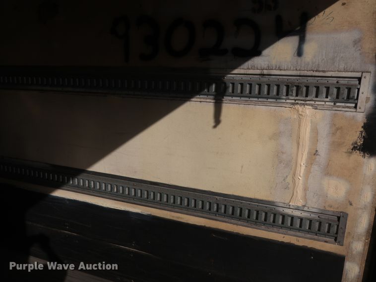 image for item DH0781 1996 Utility VS2R refrigerated van trailer